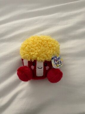 Butters Popcorn Palm Pal